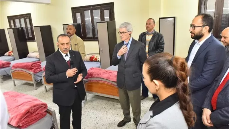 محافظ أسيوط ووفد