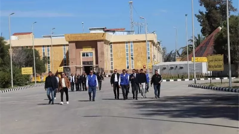مجاور ونائب رئيس الوزراء ووزير الصحة يتفقدان معبر رفح البري