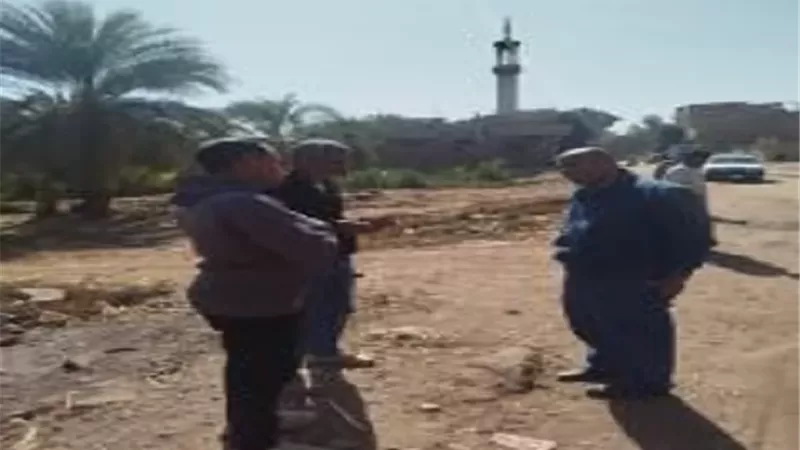 متابعة مشروعات الصرف الصحى ورفع الحيز العمرانى بقرى الزينية