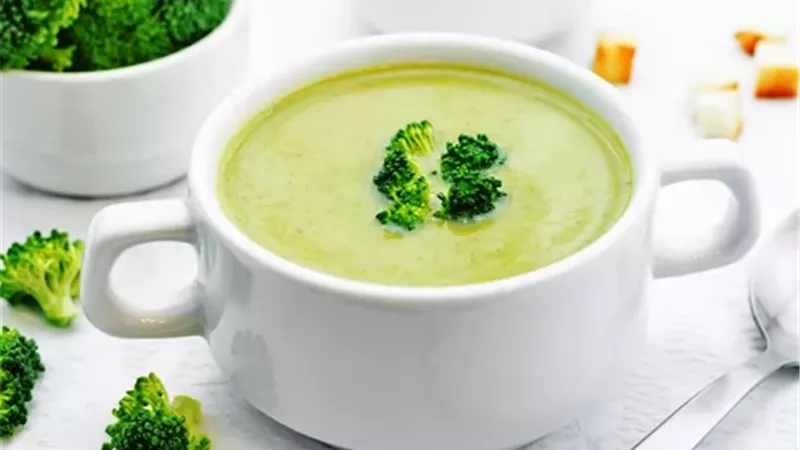 شوربة البروكلي.. الصحة بطعم دافئ وفوائد غذائية متعددة