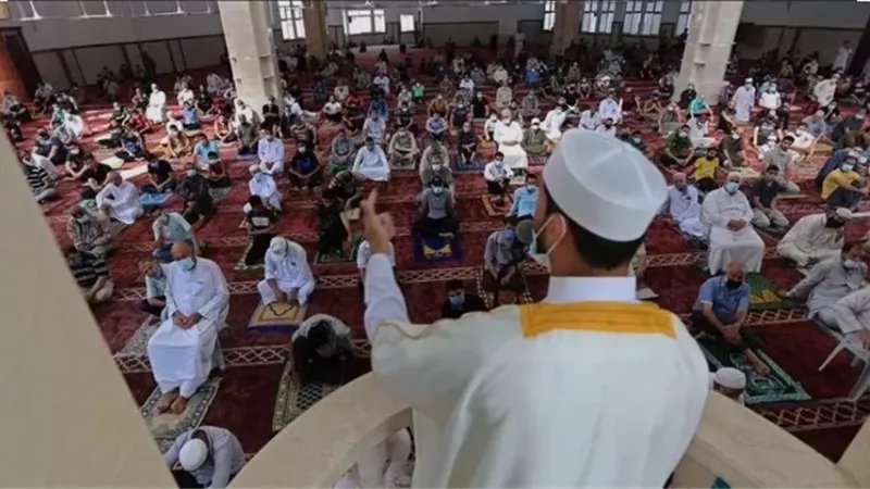ما الحكم إذا أحدث الخطيب أثناء خطبة الجمعة.. الإفتاء تجيب