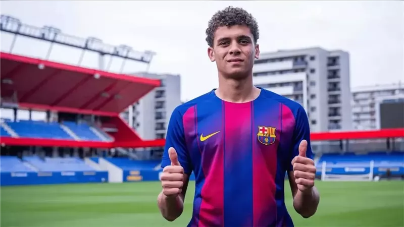 الغياب يهدد حمزة عبدالكريم في أول لقاء له مع برشلونة أمام بارباسترو