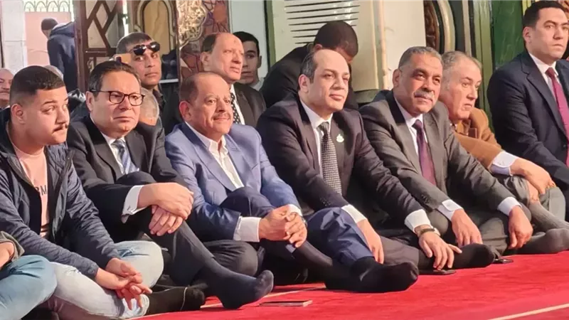 وزير الأوقاف والمفتي يؤدون صلاة الجمعة بمسجد النصر في المنصورة