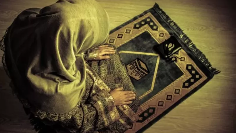الإفتاء تبين حكم تأخير صلاة العشاء حتى منتصف الليل