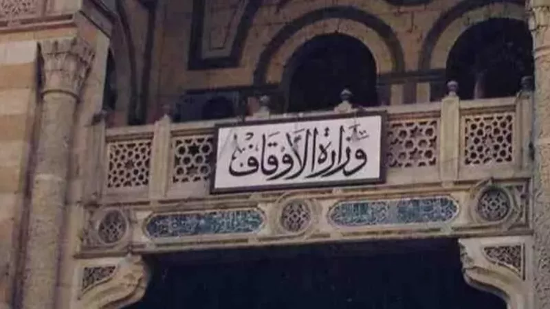 وزارة الأوقاف تكشف حقيقة منع إذاعة صلاة الفجر والتراويح بمكبرات الصوت