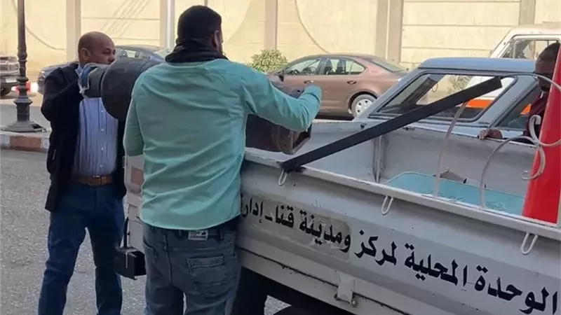 رفع 30 طن مخلفات وتركيب 45 كشاف إنارة في قرية 