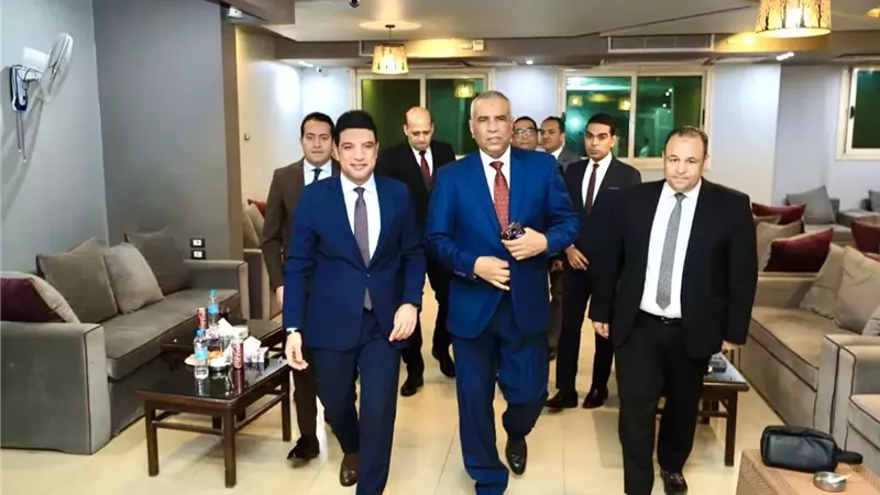 نائب محافظ سوهاج يهنئ مستشاري النيابة الإدارية بمجلسهم الجديد