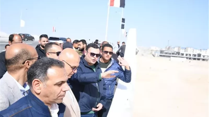 جولة موسعة لوزير الإسكان بمشروعات المدينة التراثية بالعلمين