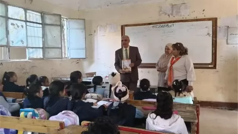 وكيل وزارة التعليم بقنا يتابع بدء الدراسة بالفصل الدراسي الثاني