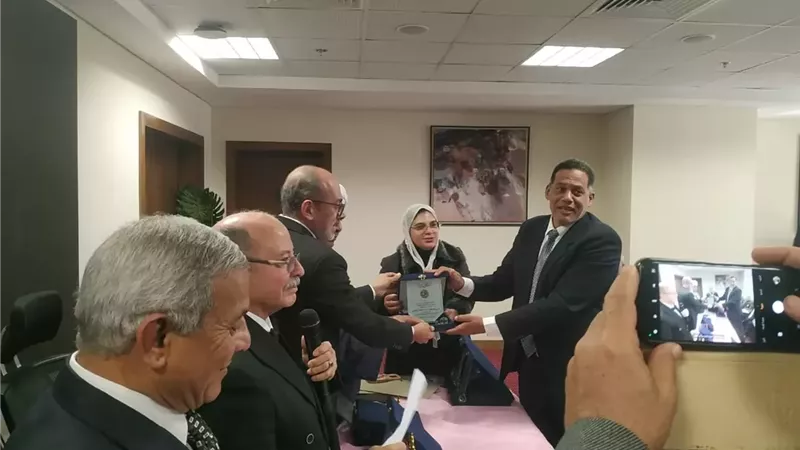 التعليم تكرم المحافظات بمسابقة التميز في الحرف اليدوية الخشبية