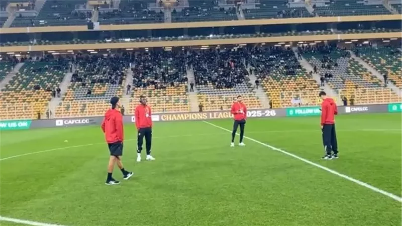 بعثة الأهلي تصل ملعب مباراة شبيبة القبائل منذ قليل