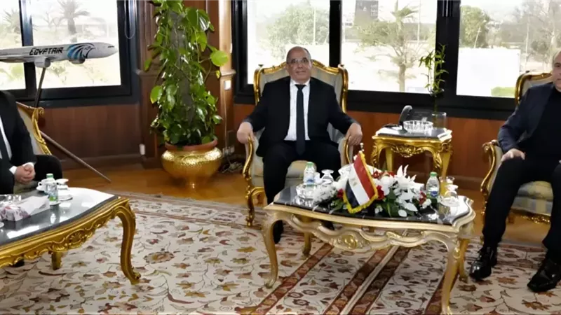 جولة تفقدية لمديرالمنظمةالعربية داخل مقرسلطةالطيران المدني المصري