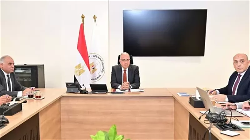 وزير الري يبحث حالة المنظومة المائية بمحافظتي الإسكندرية والبحيرة