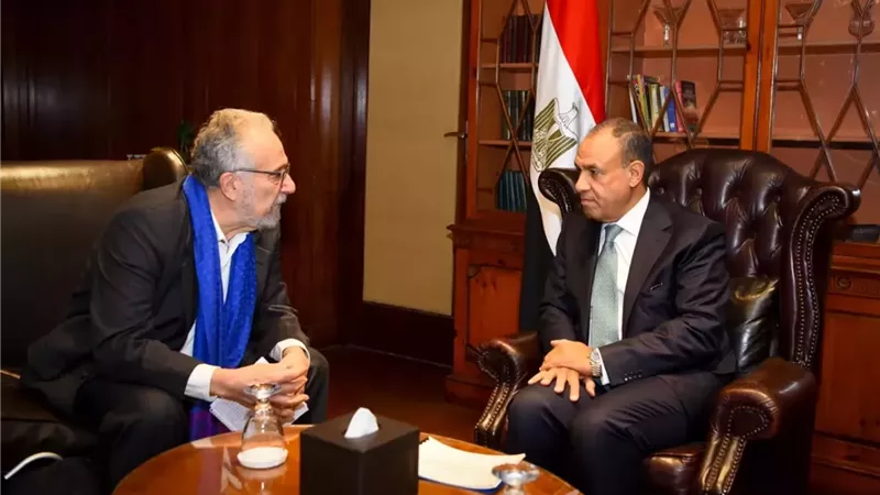 وزير الخارجية يؤكد الالتزام بالقانون الدولي لحوكمة المجاري المائية العابرة للحدود