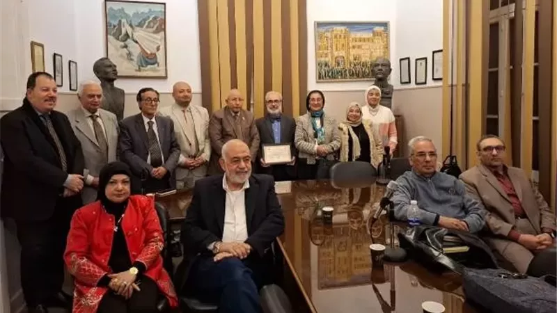 مناقشة ترجمات الأعمال الأدبية اليونانية إلى العربية
