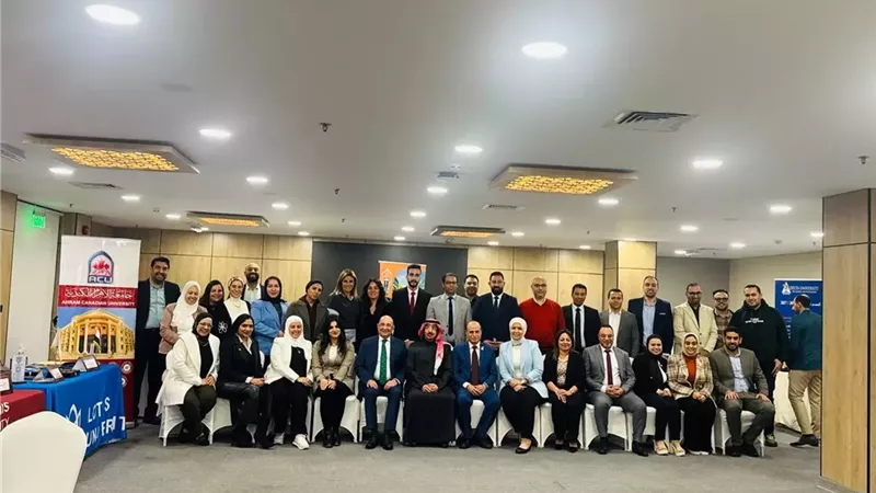 في ختام معرض الجامعات بالكويت.. ازدحام غير مسبوق من الجالية المصرية
