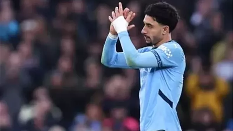 عمر مرموش يغادر مباراة ليفربول ومانشستر سيتي