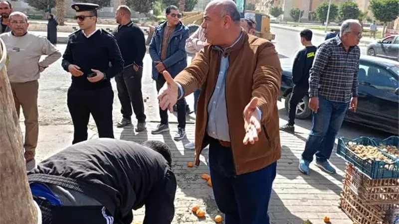 حملة شرسة من جهاز الشروق على المخالفات وتحرير 16 محضر.. بالصور