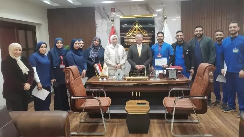 مدير مستشفيات جامعة بنها يكرم هيئة التمريض المتميزة بمستشفى الجراحة