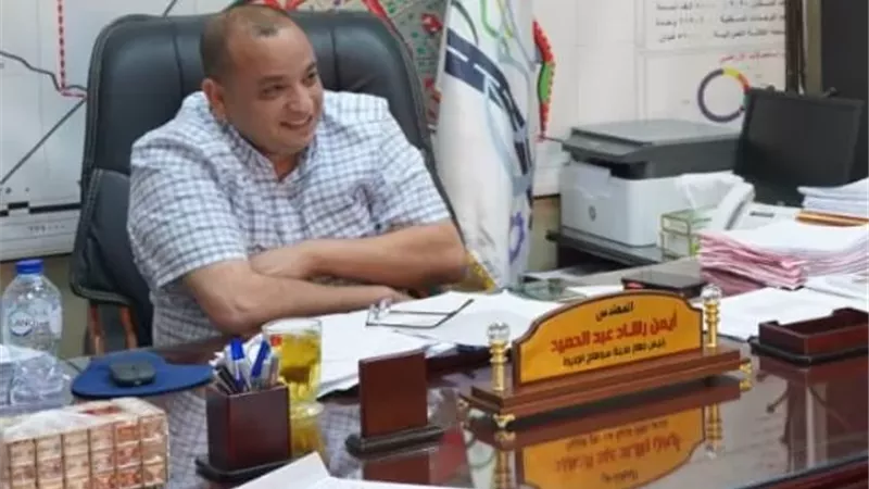خطوة مهمة من رئيس جهاز سوهاج الجديدة بشأن ملف الكهرباء.. بالصور