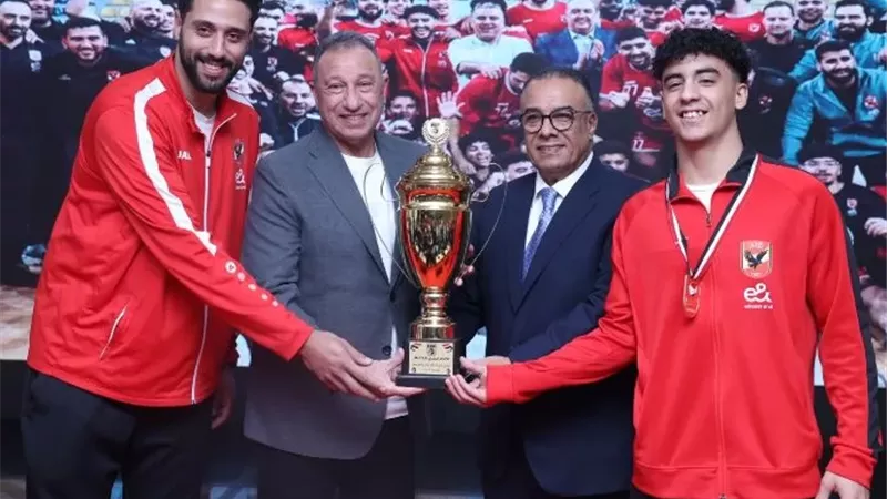 الأهلي يتسلم كأس دوري المرتبط للرجال 2025-2026