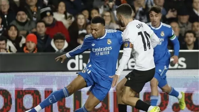 نقطة وحيدة تفصله عن برشلونة..ريال مدريد يتخطي فالنسيا بثنائية