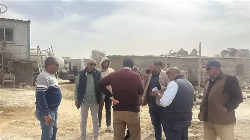 الإسكان تغلق محطات خرسانة غير معتمدة بالعبور الجديدة