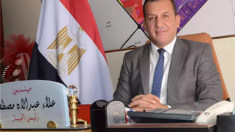 رئيس جهاز العاشر من رمضان يتابع رفع كفاءة شبكات الصرف .. صور