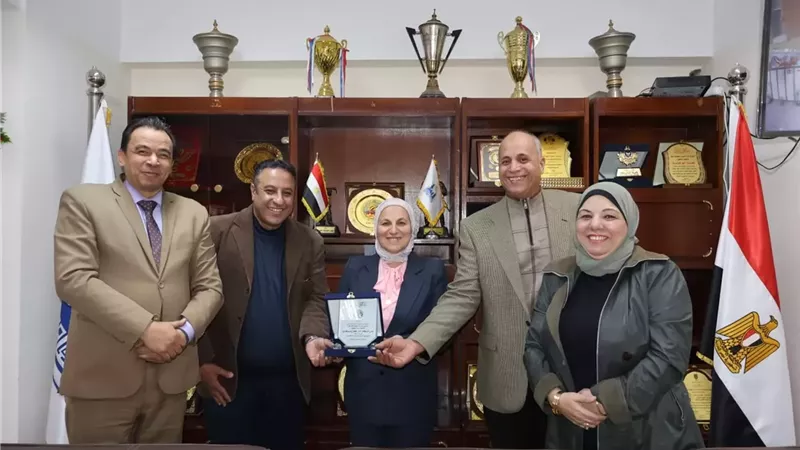 تعليم القاهرة يحصد المركز الأول في مسابقة التميز للمنتجات الخشبية