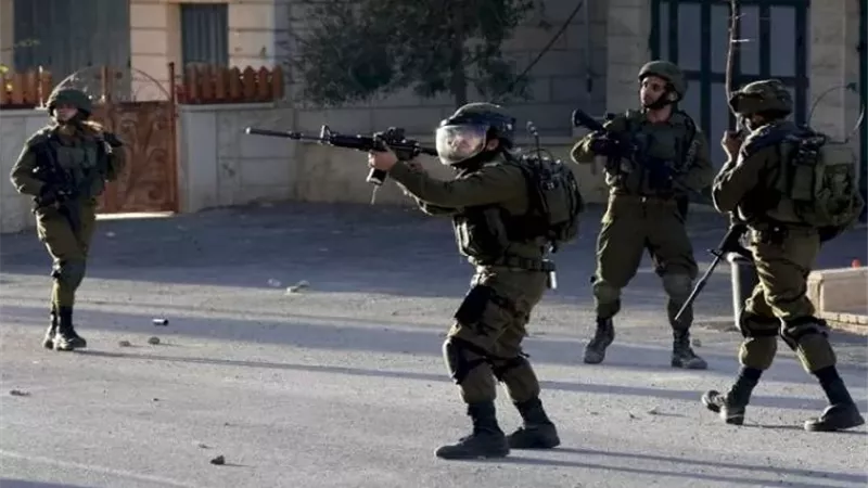 إعلام فلسطيني: آليات الاحتلال تتوغل بمحيط حي الزيتون جنوب شرق غزة