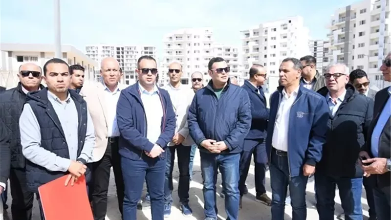 جولة مفاجئة للشربيني داخل مشروع مزارين بالعلمين الجديدة