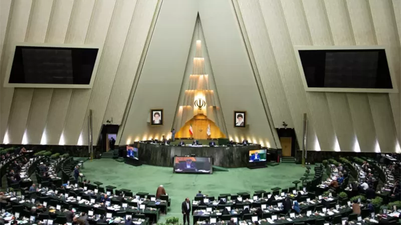 البرلمان الإيراني يبحث مسار المفاوضات مع أمريكا