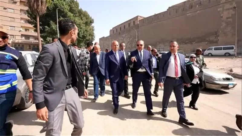 رئيس الوزراء يتابع إعادة تسكين الأسر بعد ترميم عقارات 