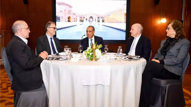 وزير الخارجية يلتقي مجلس أمناء الجامعة الأمريكية بالقاهرة