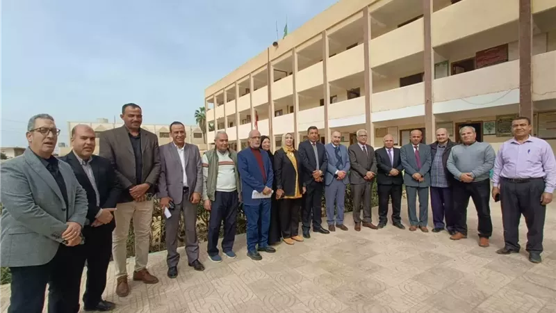 مدير تعليم الإسماعيلية ولجنة وزارية يتفقدون مدارس القصاصين ..صور