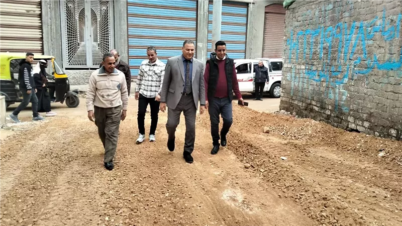 رصف الطرق بشوارع مركز سيدي سالم كفرالشيخ