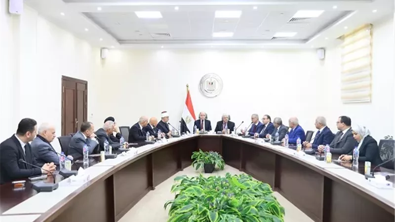 جلسة إجرائية لجامعة كفرالشيخ الأهلية بحضور المحافظ