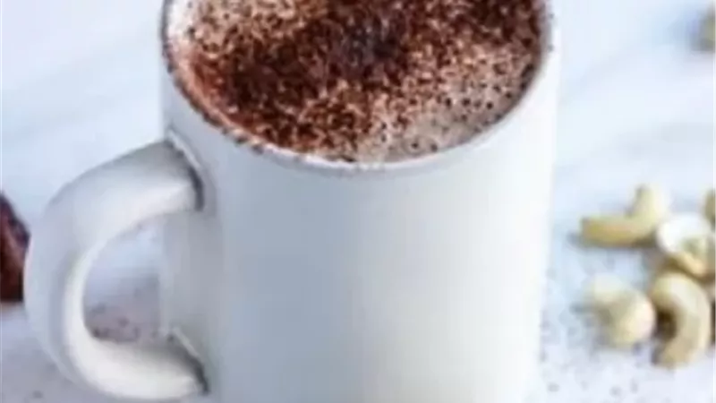 هوت شوكليت التمر .. مشروب دافئ صحي ولذيذ
