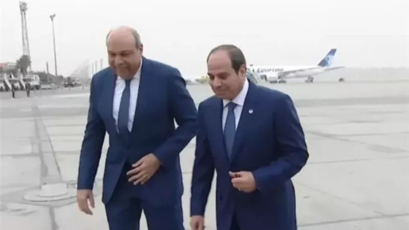 الرئيس السيسى يشاهد أحدث الطائرات المنضمة إلى أسطول مصر للطيران