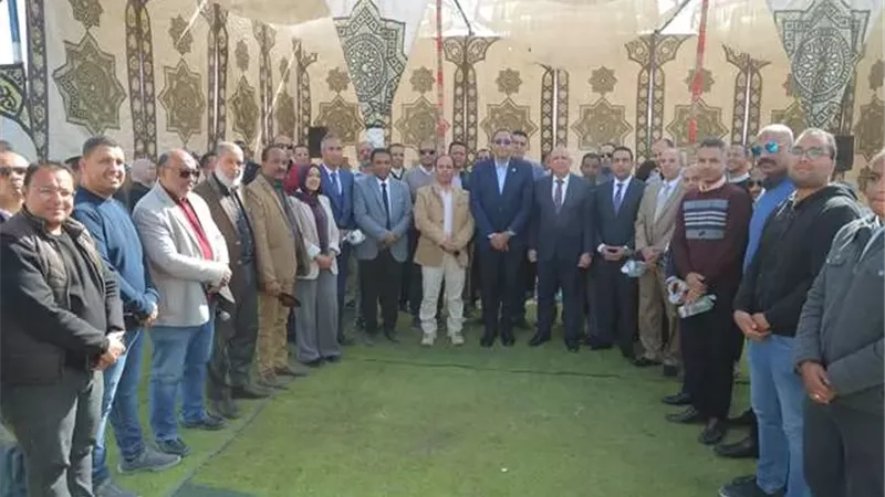محافظ قنا يضع حجر الأساس لمشروع فى بمدينة قنا الجديدة