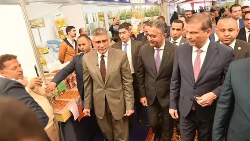 وزيرا التموين والزراعة ومحافظ الجيزة يفتتحون 25 معرضًا بالجيزة