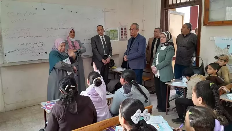 مساعد وزير التعليم يتابع انضباط المدارس في جولة ميدانية بمدارس قها بالقليوبية