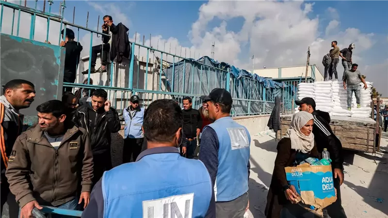 آلاف الفلسطينيين في وقفة جماهيرية بغزة لدعم الأونروا