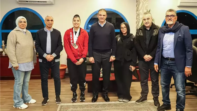 رئيس نادي سموحة يستقبل بطلات الرمح ويحثهن على التألق دوليًا