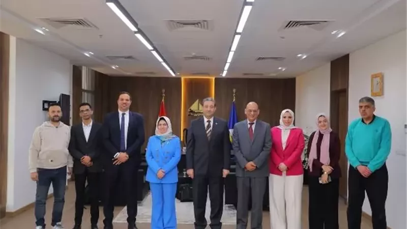 محافظ دمياط يناقش الموقف الخاص بمشروع البوابة الإلكترونية
