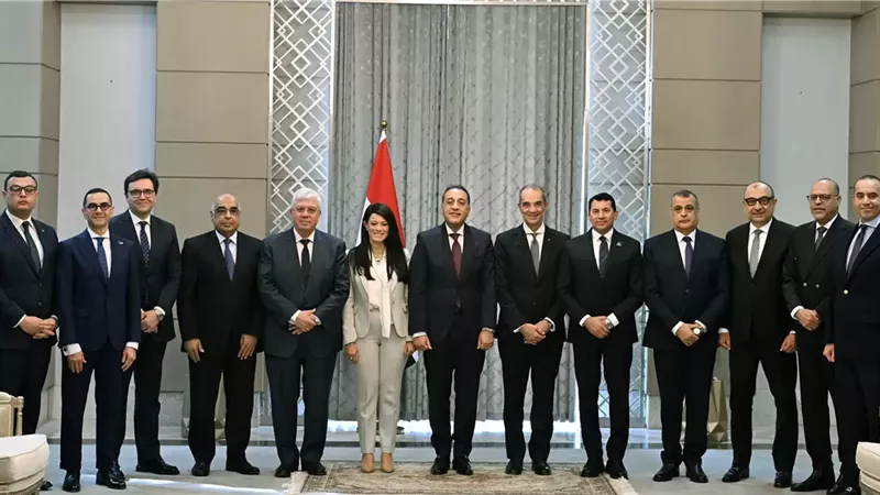 رئيس الوزراء يُكرم الوزراء السابقين