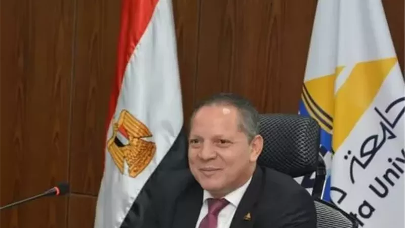 رسالة تقدير من رئيس جامعة دمياط إلى وزير التعليم العالي السابق