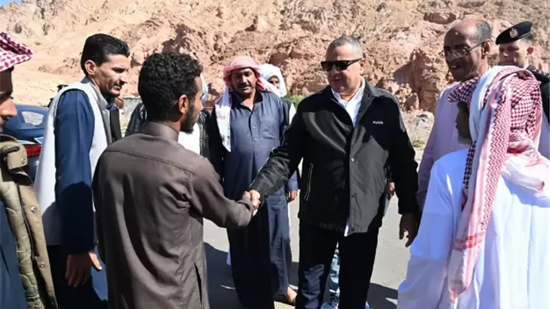 محافظ جنوب سيناء يزور تجمع طوبيا بمدينة طابا