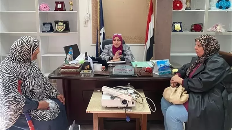 وكيل وزارة التعليم بالسويس تواصل لقاءاتها اليومية لمتابعة العمل