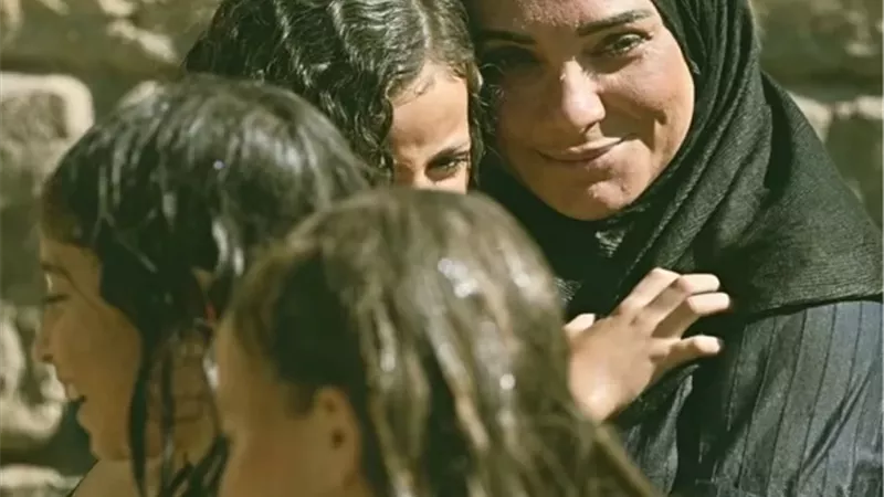سلاف فواخرجي تحصد جائزة كأفضل ممثلة عن فيلم «أرض الملائكة»